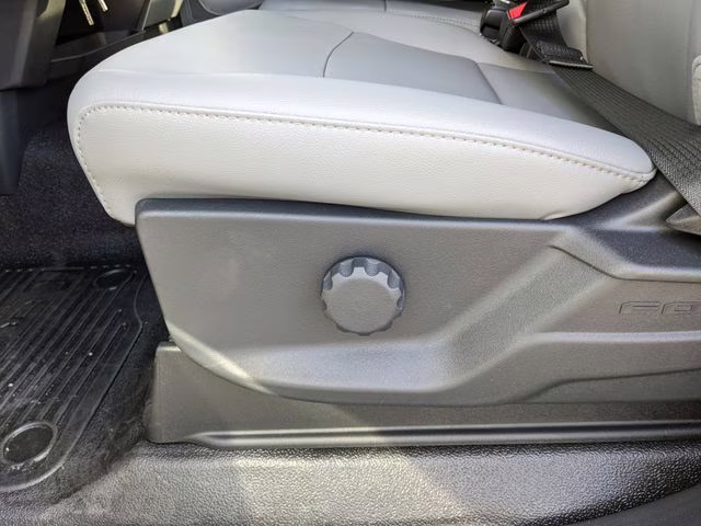 2026 Oxford White Ford Super Duty F-450 DRW XL 4X4 Chassis