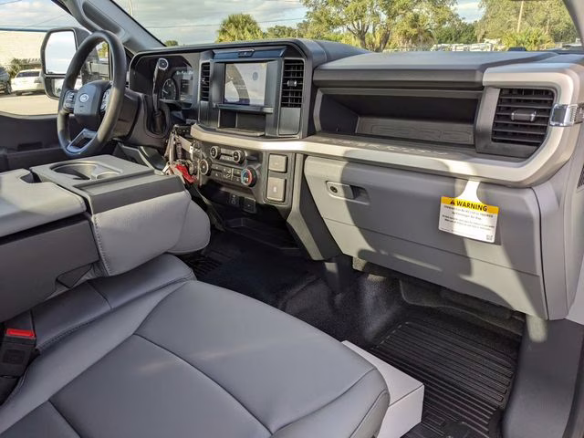 2026 Oxford White Ford Super Duty F-450 DRW XL 4X4 Chassis