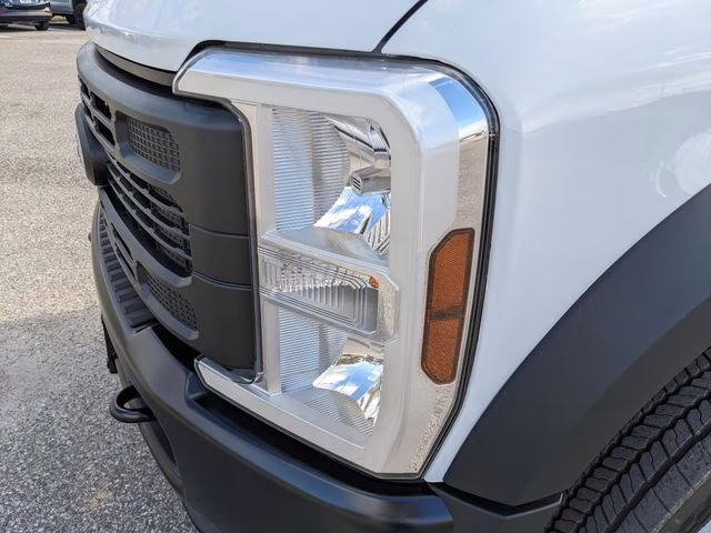 2026 Oxford White Ford Super Duty F-450 DRW XL 4X4 Chassis
