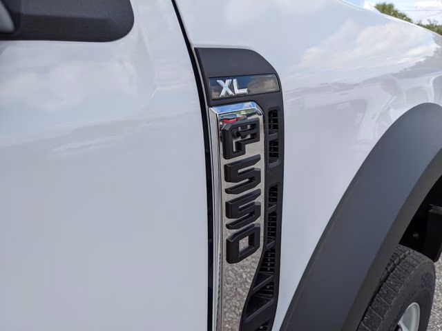 2026 Oxford White Ford Super Duty F-550 DRW XL 4X4 Chassis