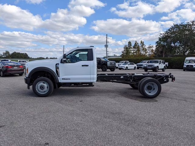 2026 Oxford White Ford Super Duty F-550 DRW XL 4X4 Chassis