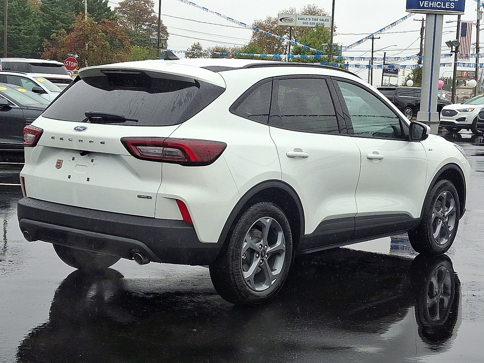 2026 star white metallic tri-coat - AZ Ford Escape Hybrid ST-Line Select AWD