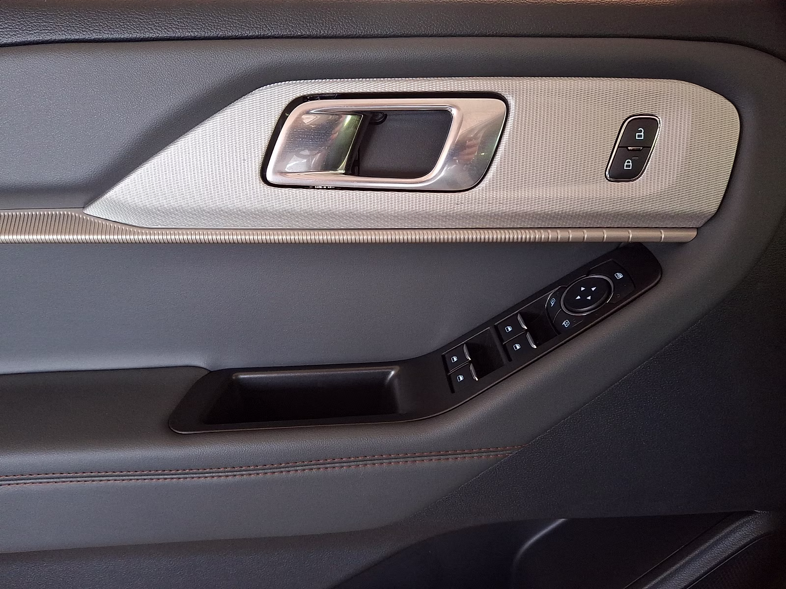 2026 Space White Metallic - A3 Ford Explorer Active 4X4