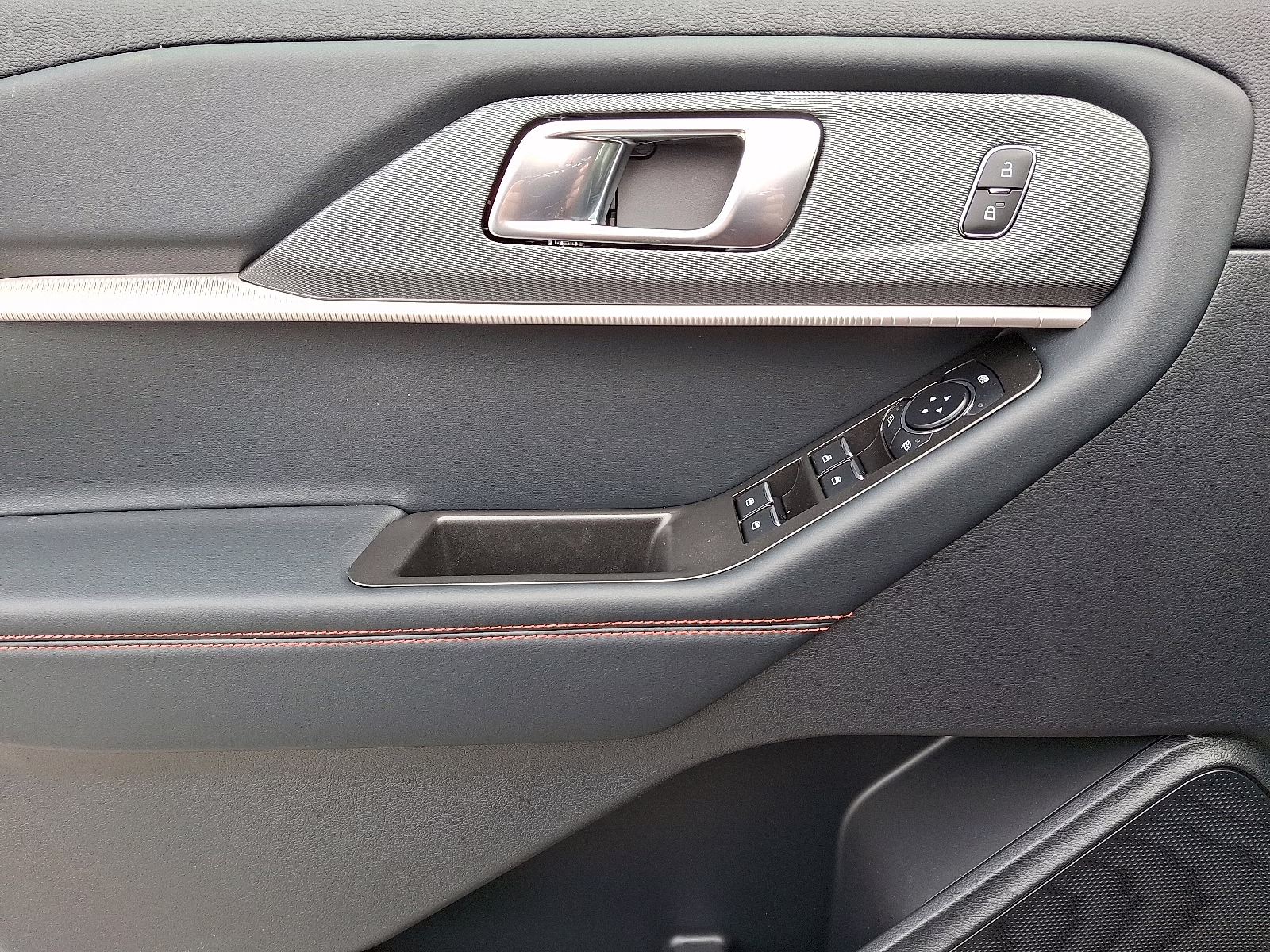 2026 Rapid Red Metallic Tinted Clearcoat - D4 Ford Explorer ST-Line 4X4