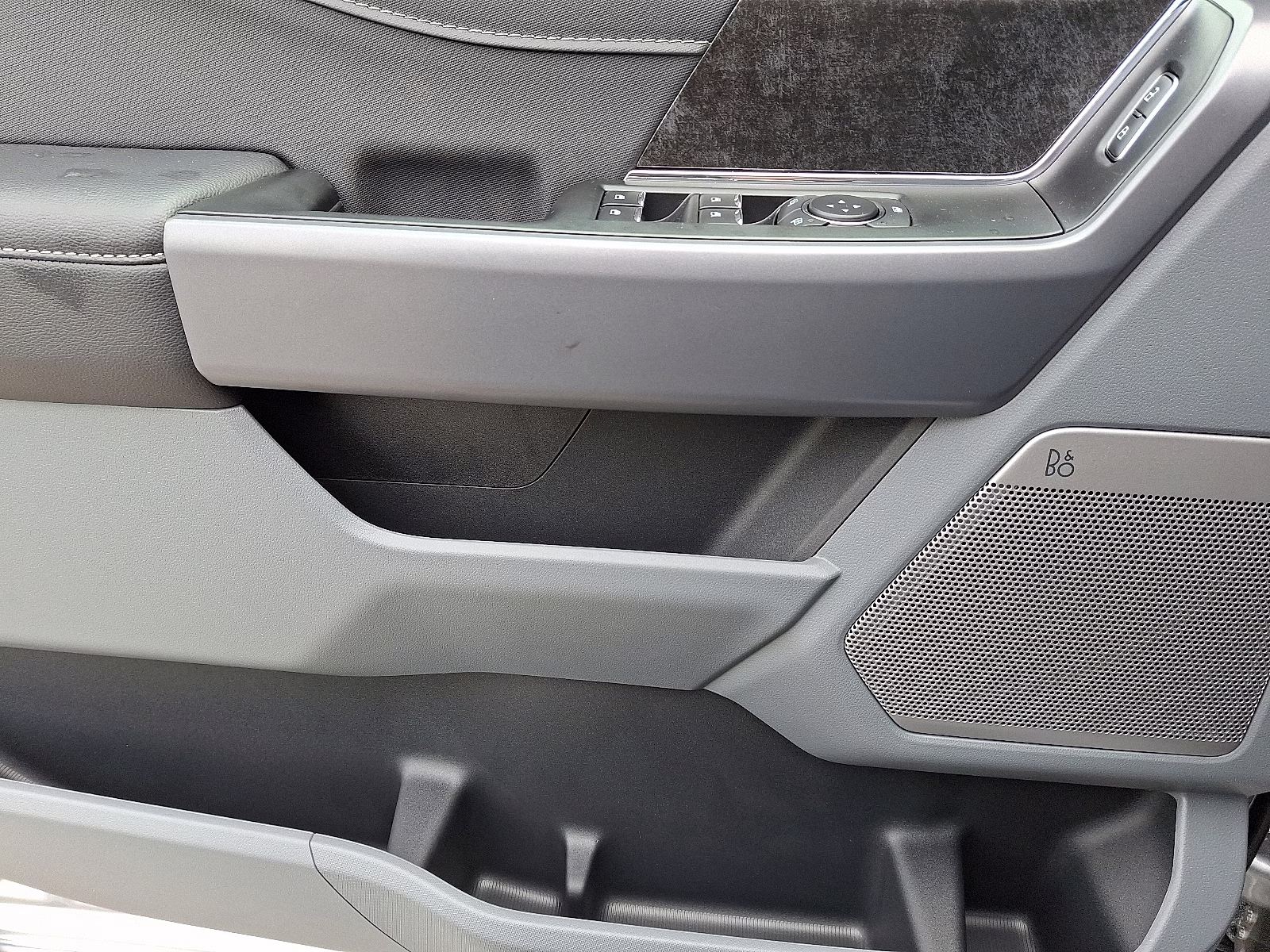 2025 Iconic Silver Metallic - JS Ford F-150 Lightning Flash AWD