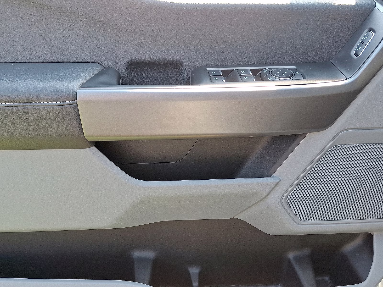 2025 Oxford White - Z1 Ford Super Duty F-350 SRW XL 4X4