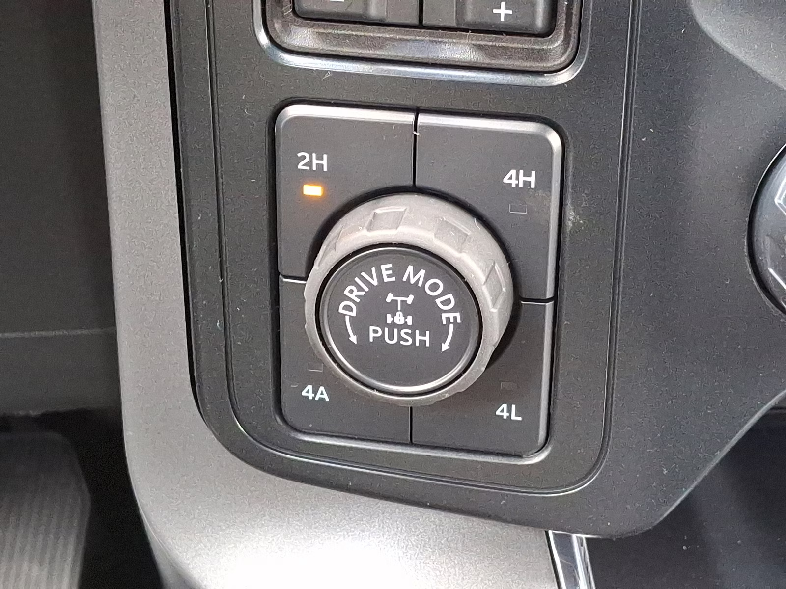 2025 Agate Black Metallic - UM Ford F-150 LARIAT 4X4