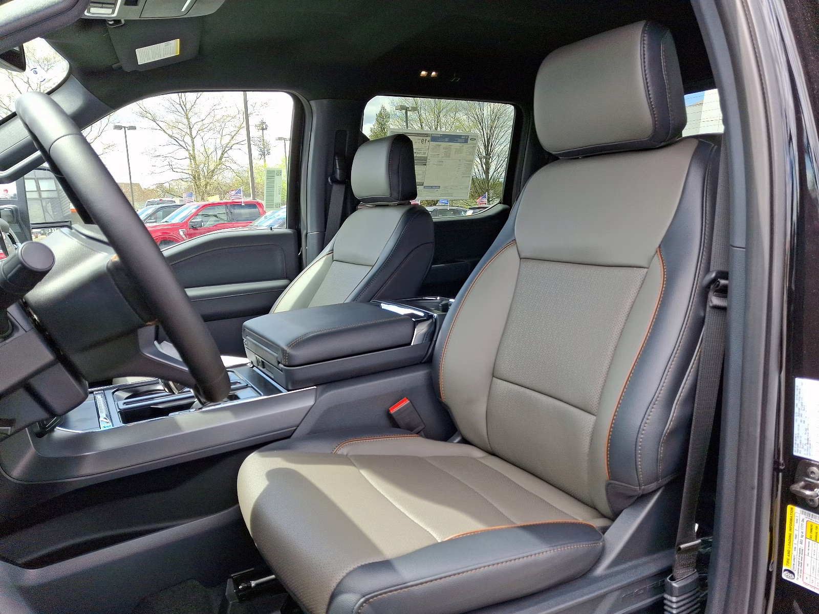 2025 Agate Black Metallic - UM Ford F-150 LARIAT 4X4