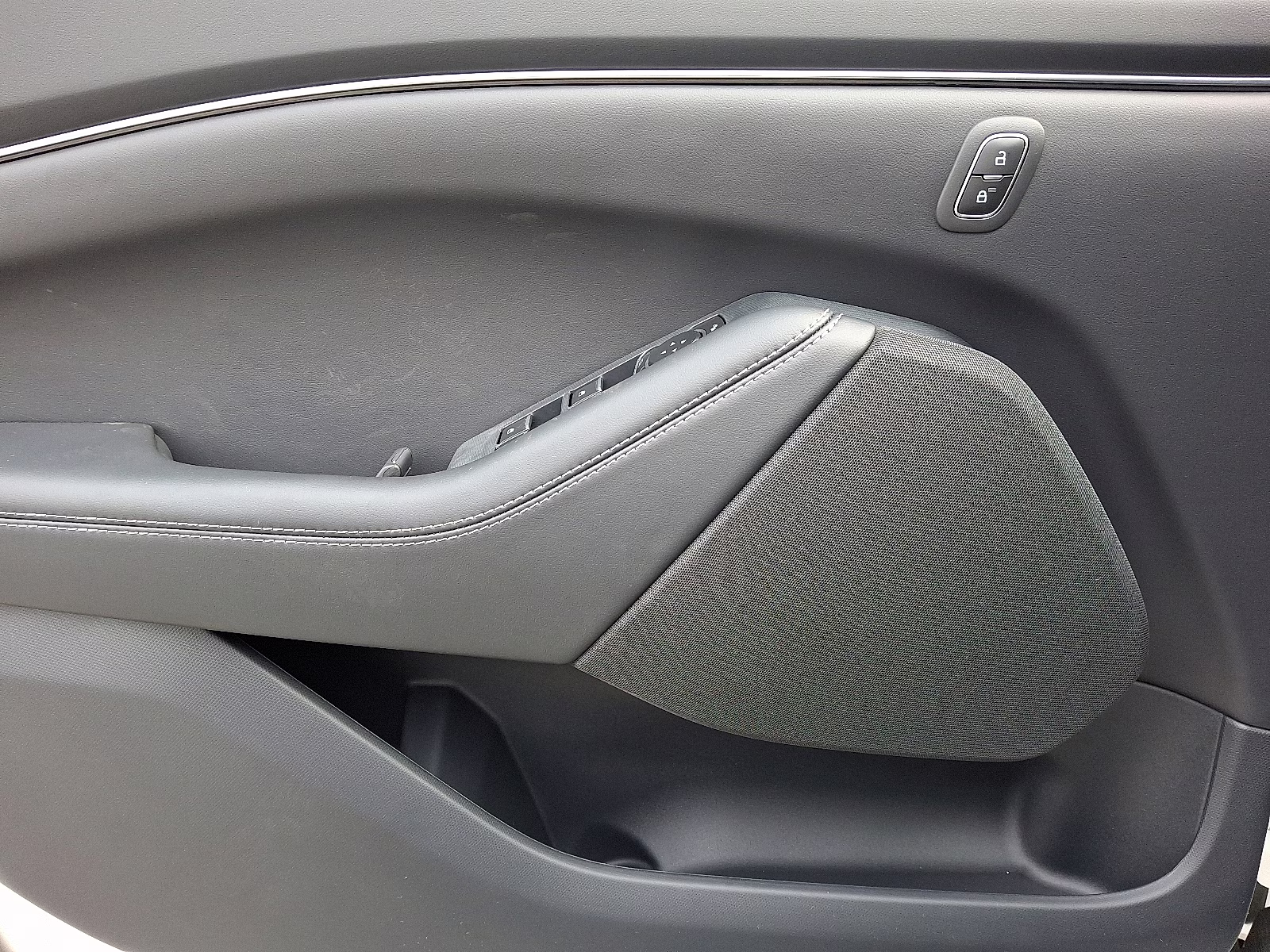 2025 White Metallic Ford Mustang Mach-E Select AWD