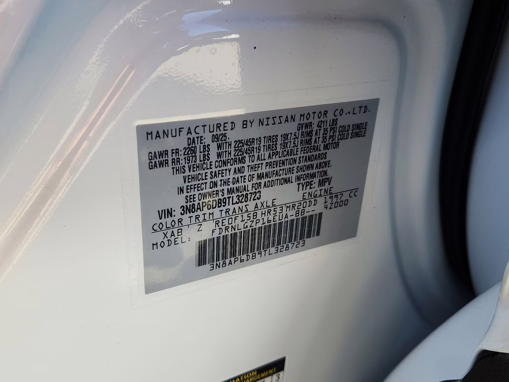 2026 Aspen White/Super Black Nissan Kicks SR AWD SUV