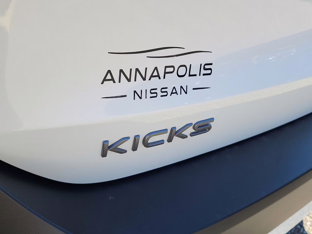 2026 Aspen White/Super Black Nissan Kicks SR AWD SUV