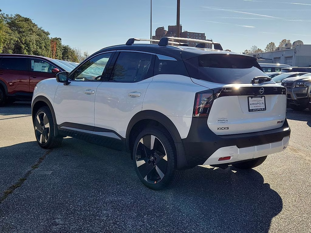 2026 Aspen White/Super Black Nissan Kicks SR AWD SUV