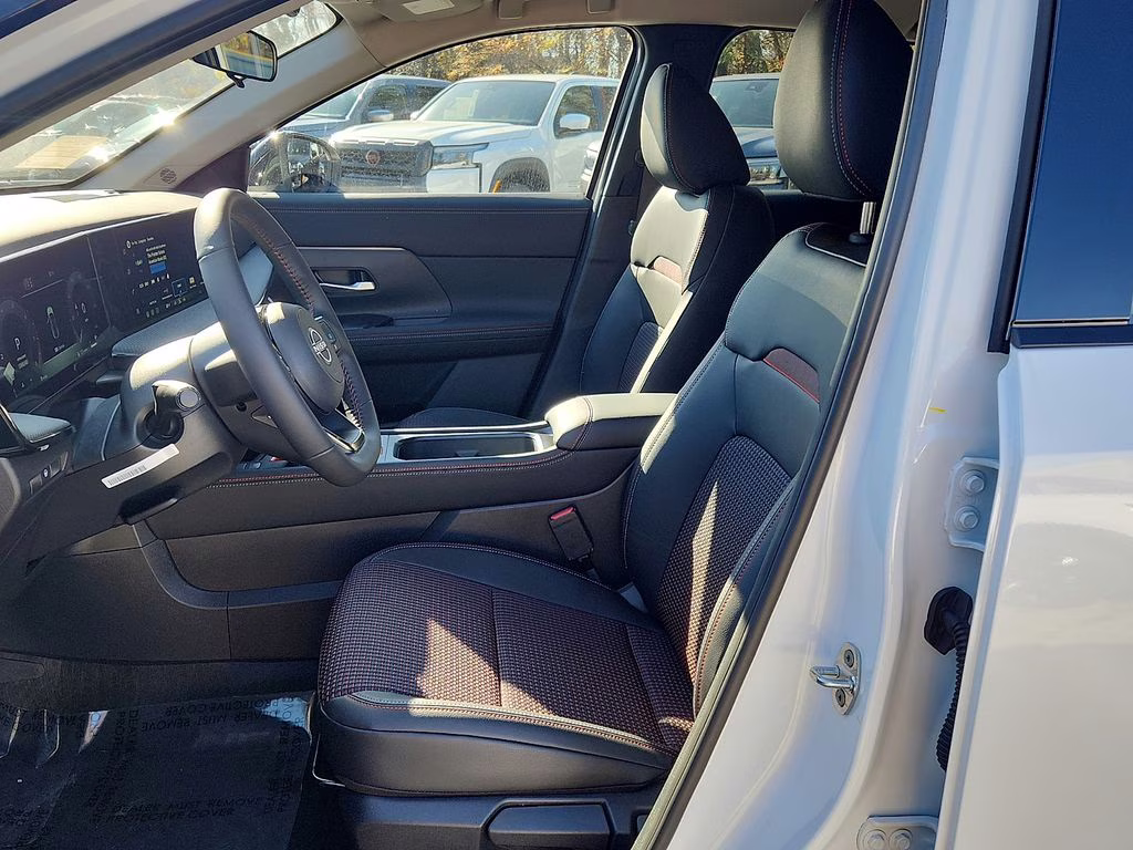 2026 Aspen White/Super Black Nissan Kicks SR AWD SUV