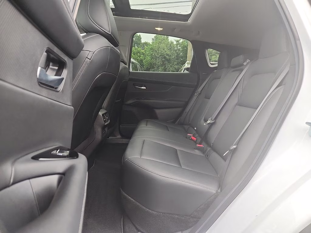 2025 Everest White Pearl Tricoat/Super Black Nissan Murano SL AWD SUV