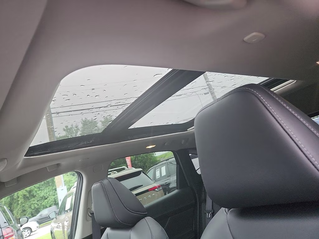 2025 Everest White Pearl Tricoat/Super Black Nissan Murano SL AWD SUV