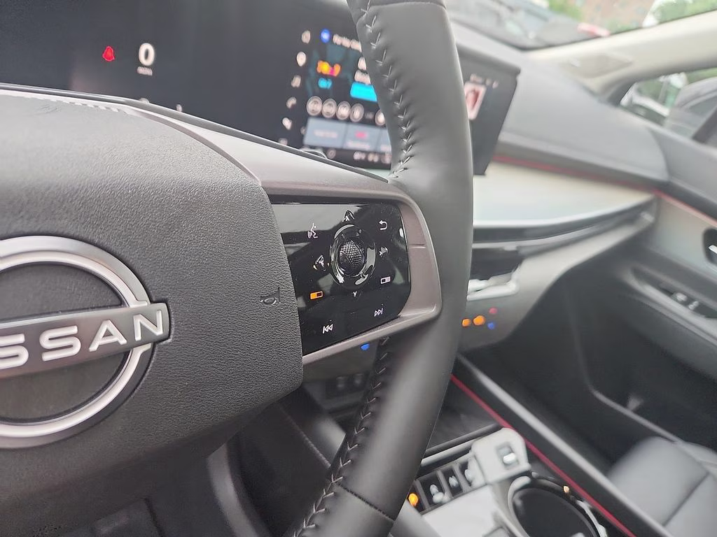 2025 Everest White Pearl Tricoat/Super Black Nissan Murano SL AWD SUV