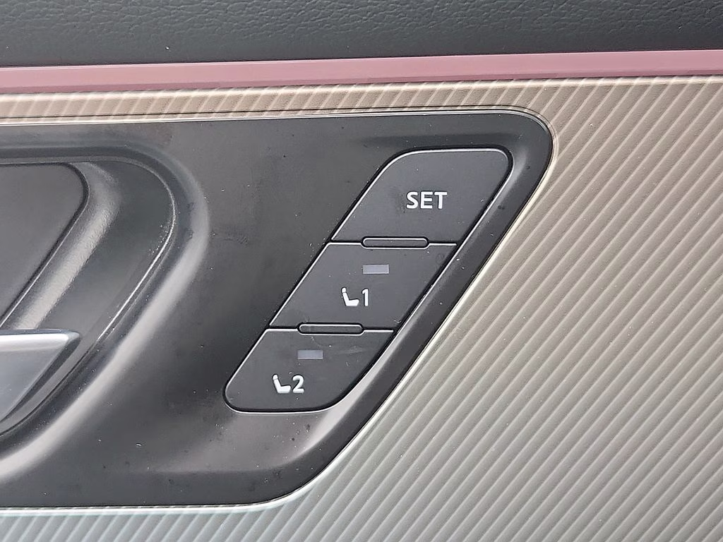 2025 Everest White Pearl Tricoat/Super Black Nissan Murano SL AWD SUV