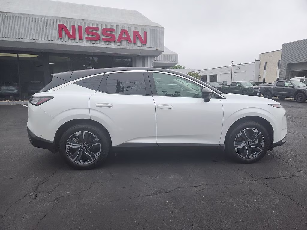 2025 Everest White Pearl Tricoat/Super Black Nissan Murano SL AWD SUV