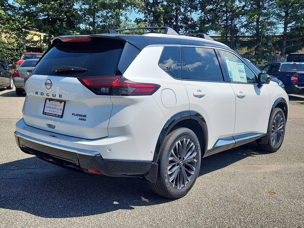 2026 Everest White Pearl/Super Black Nissan Rogue Platinum AWD SUV