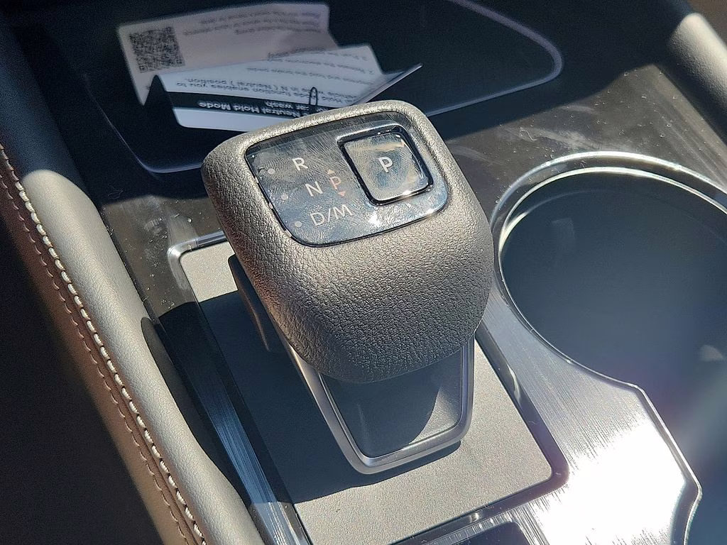 2026 Everest White Pearl/Super Black Nissan Rogue Platinum AWD SUV