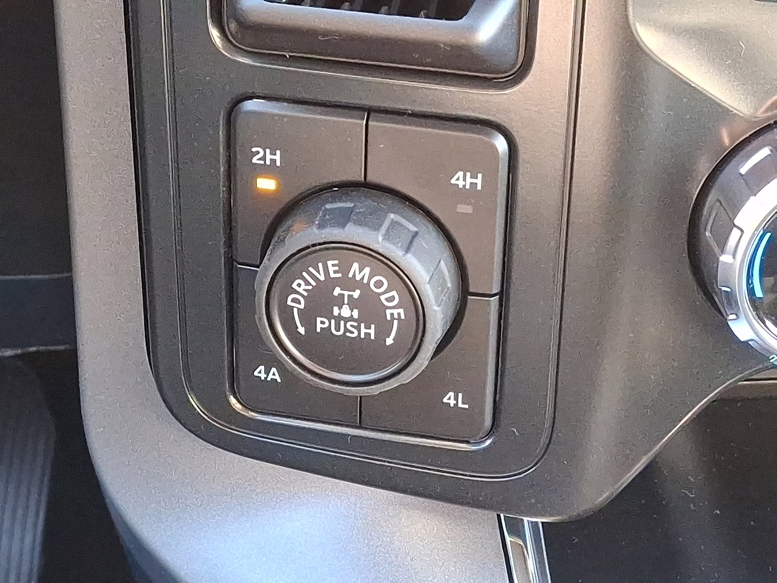 2025 Space White Metallic - A3 Ford F-150 LARIAT 4X4