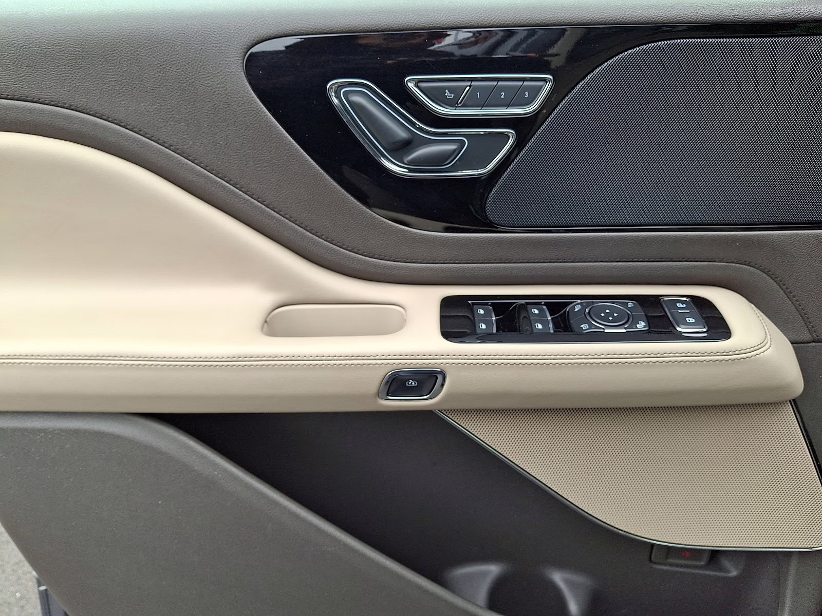 2022 Asher Gray Metallic Clearcoat - M7 Lincoln Aviator Standard AWD