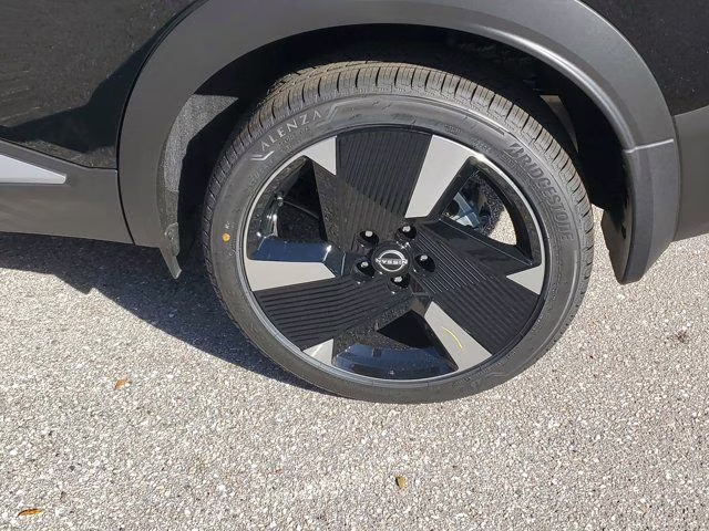 2026 Super Black Nissan Kicks SR FWD SUV