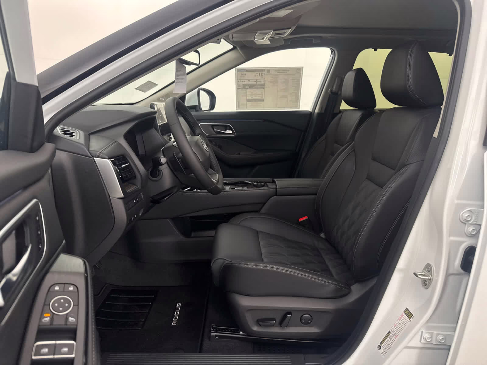 2026 Everest White Pearl Tricoat Nissan Rogue Platinum AWD SUV