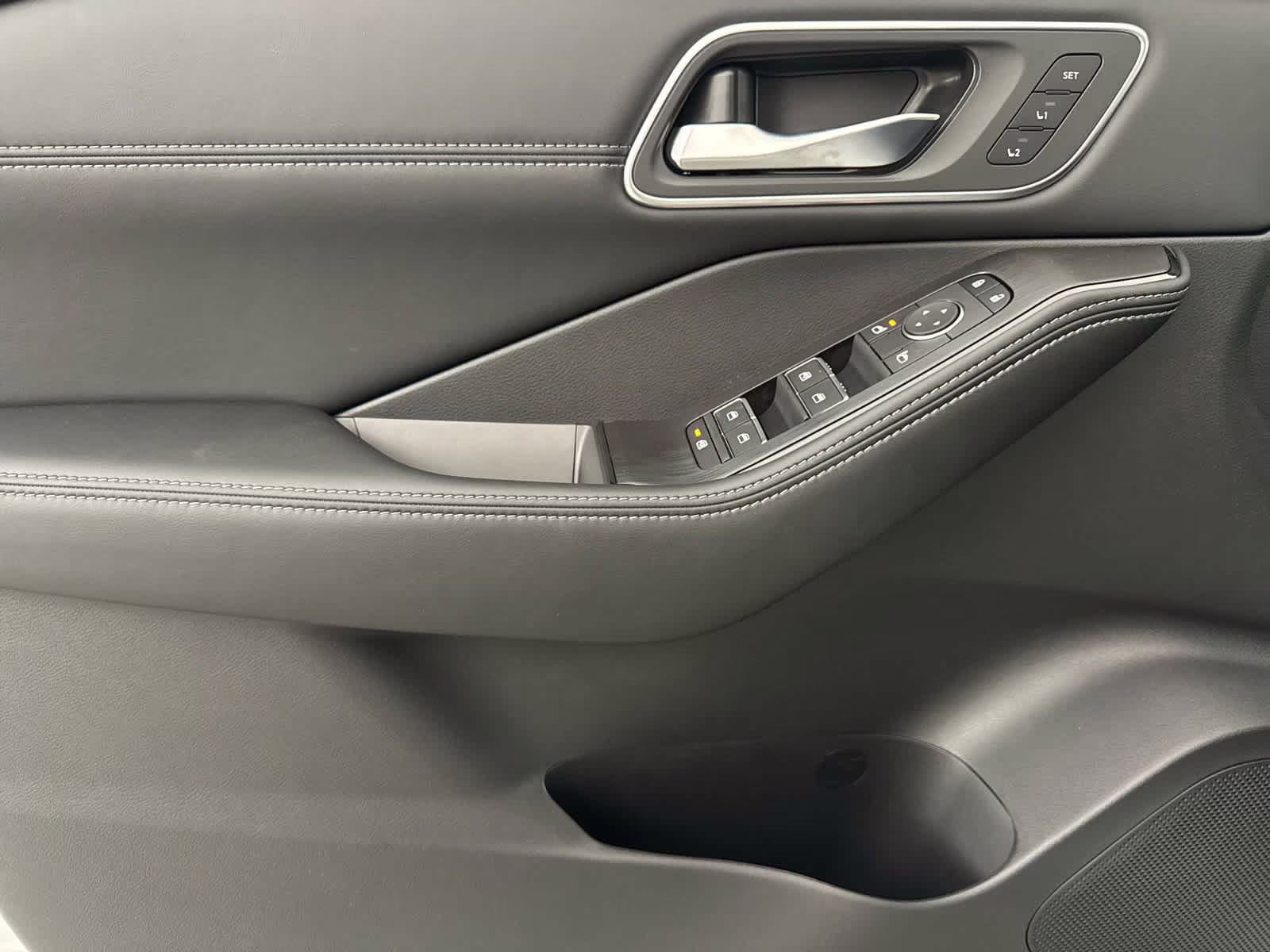 2026 Everest White Pearl Tricoat Nissan Rogue Platinum AWD SUV