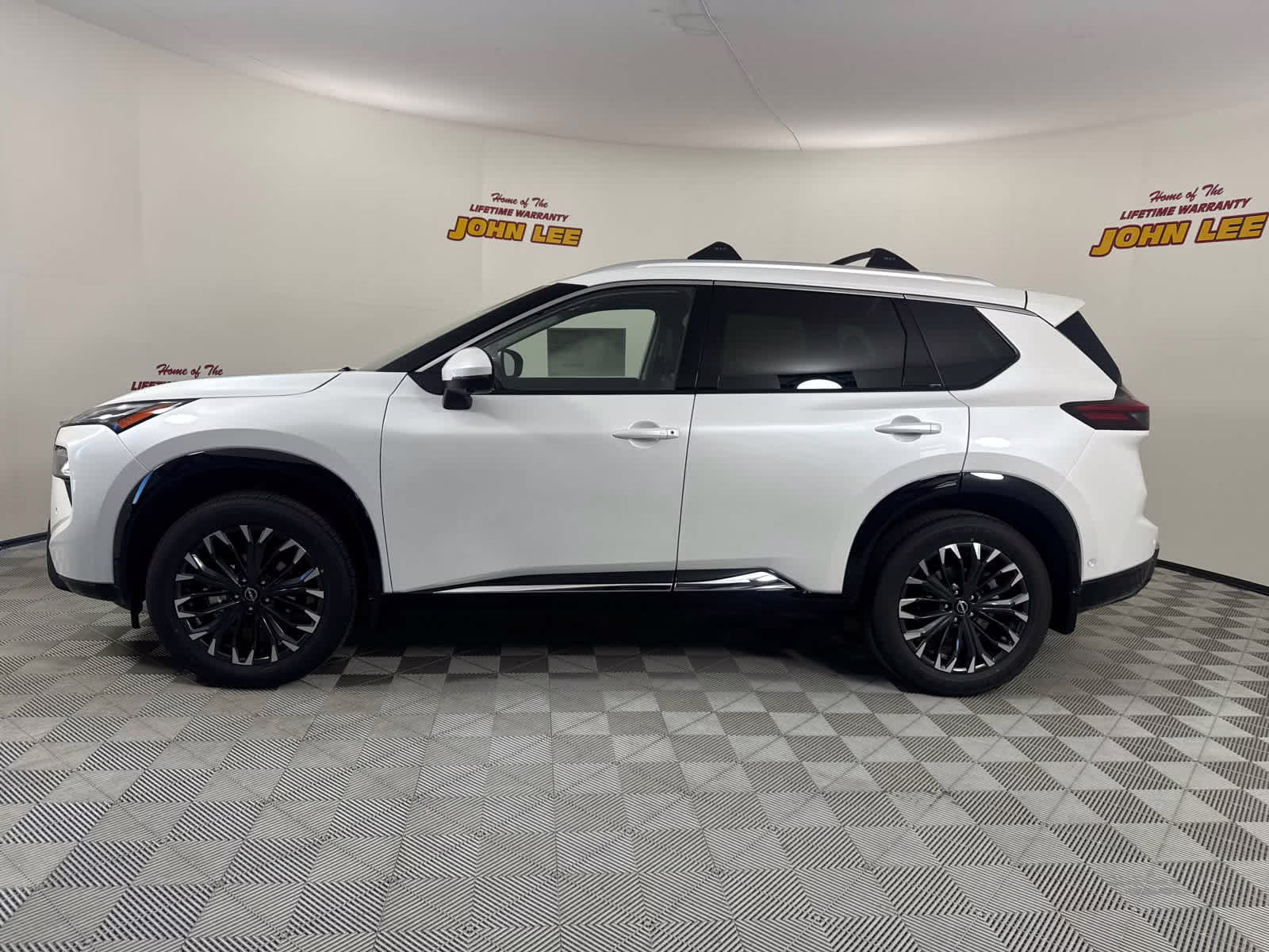 2026 Everest White Pearl Tricoat Nissan Rogue Platinum AWD SUV