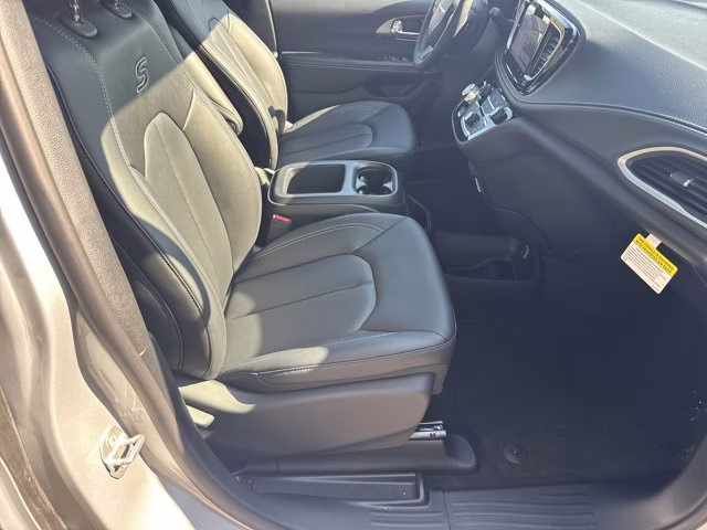 2026 Silver Mist Clearcoat Chrysler Pacifica Select FWD Van