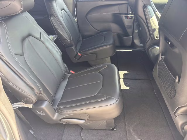 2026 Silver Mist Clearcoat Chrysler Pacifica Select FWD Van