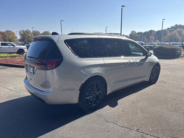 2026 Silver Mist Clearcoat Chrysler Pacifica Select FWD Van