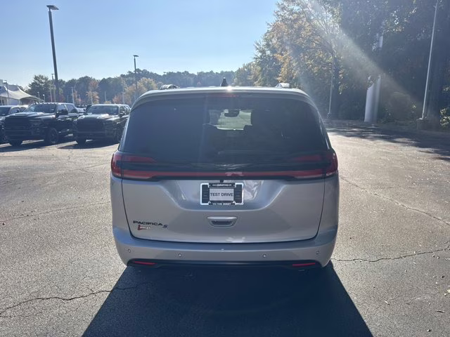 2026 Silver Mist Clearcoat Chrysler Pacifica Select FWD Van