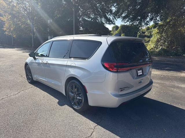 2026 Silver Mist Clearcoat Chrysler Pacifica Select FWD Van