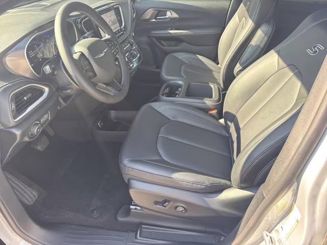 2026 Silver Mist Clearcoat Chrysler Pacifica Select FWD Van