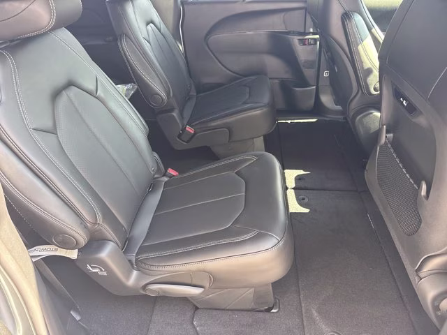 2026 Silver Mist Clearcoat Chrysler Pacifica Select FWD Van