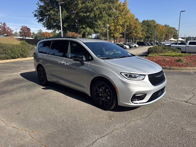 2026 Silver Mist Clearcoat Chrysler Pacifica Select FWD Van