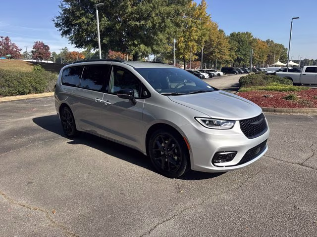 2026 Silver Mist Clearcoat Chrysler Pacifica Select FWD Van