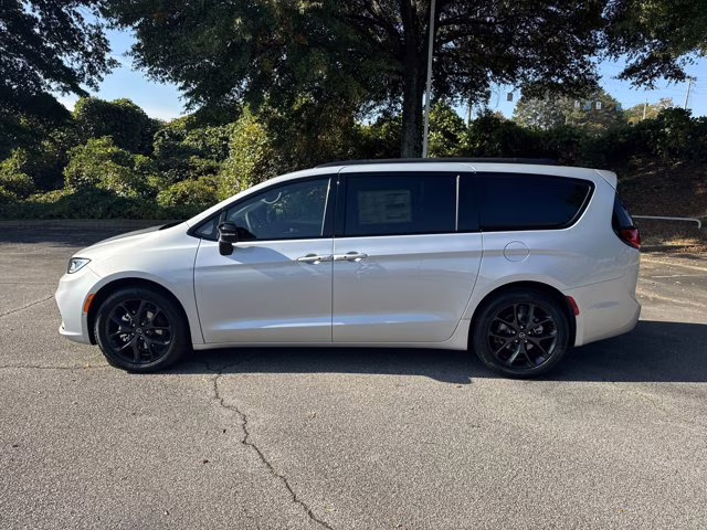 2026 Silver Mist Clearcoat Chrysler Pacifica Select FWD Van