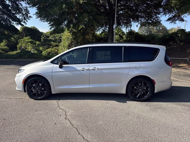 2026 Silver Mist Clearcoat Chrysler Pacifica Select FWD Van