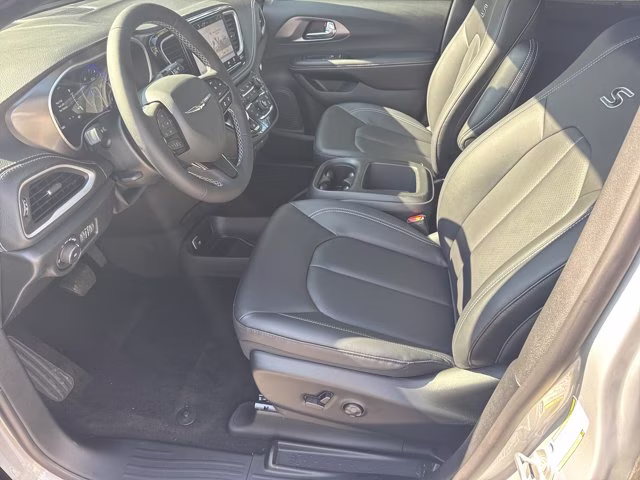 2026 Silver Mist Clearcoat Chrysler Pacifica Select FWD Van