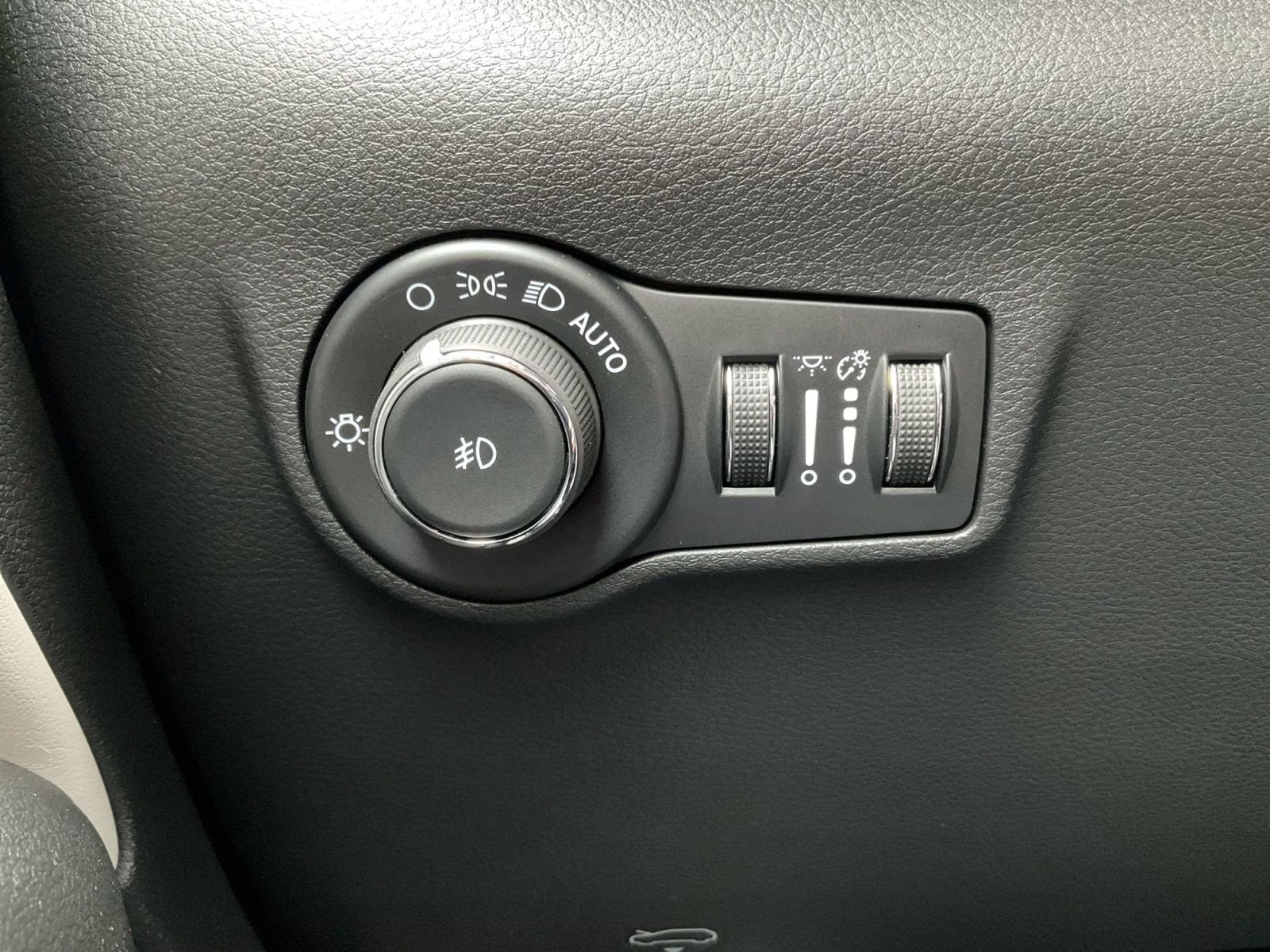 2026 Diamond Black Crystal Pearlcoat Jeep Compass Limited 4X4 SUV