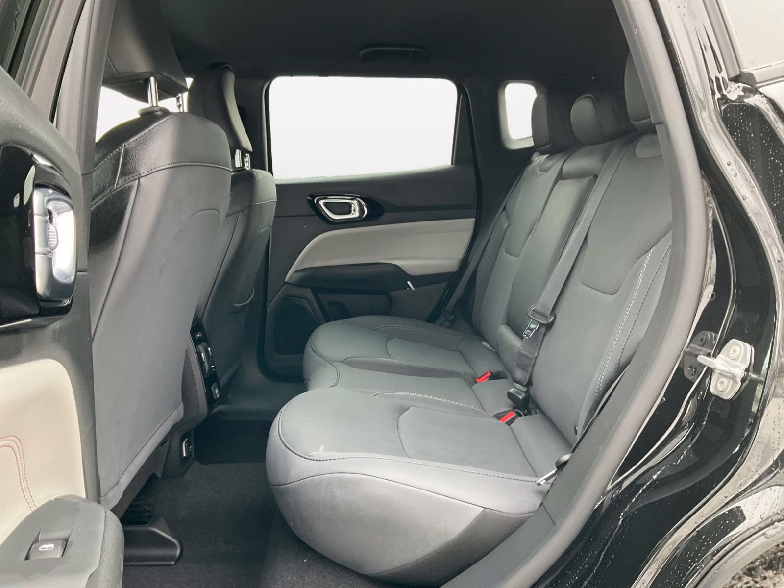 2026 Diamond Black Crystal Pearlcoat Jeep Compass Limited 4X4 SUV