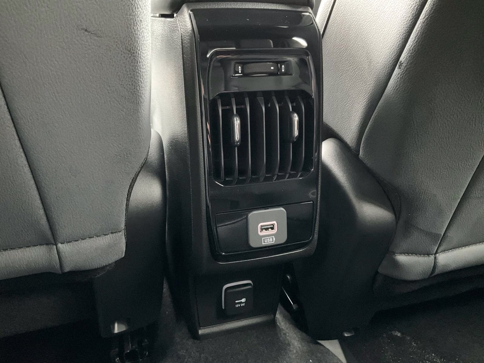 2026 Diamond Black Crystal Pearlcoat Jeep Compass Limited 4X4 SUV