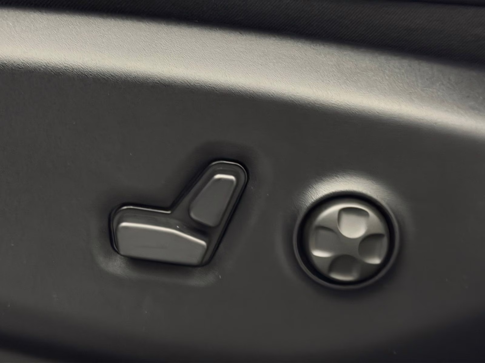 2026 Silver Mist Clearcoat Chrysler Pacifica Select AWD Van