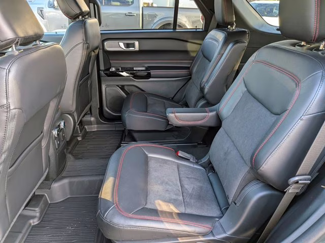 2023 Green Metallic Ford Explorer ST-Line 4X4 SUV