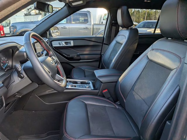 2023 Green Metallic Ford Explorer ST-Line 4X4 SUV