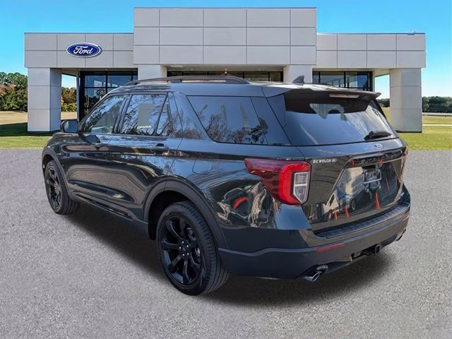 2023 Green Metallic Ford Explorer ST-Line 4X4 SUV