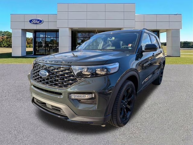 2023 Green Metallic Ford Explorer ST-Line 4X4 SUV